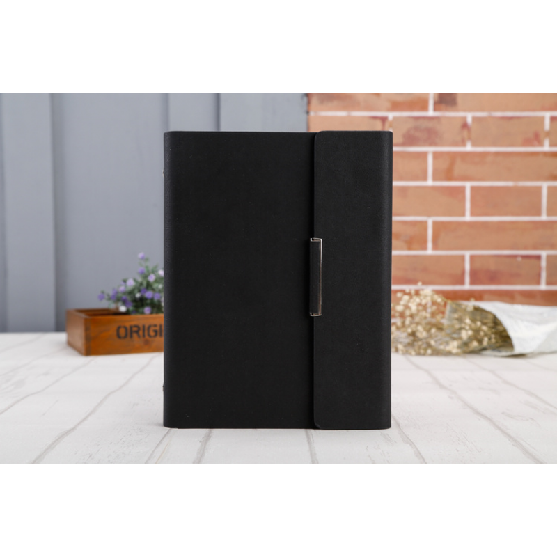 Loose-leaf business notebook